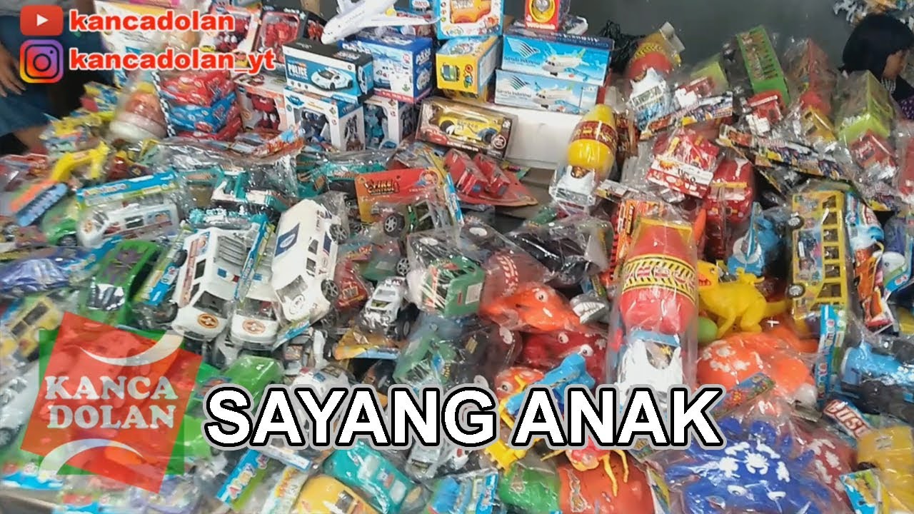 Hai teman-teman. Di video kali ini, Ziyan mau beli mainan ke Toys Kingdom. Ada banyak mainan anak ya. 