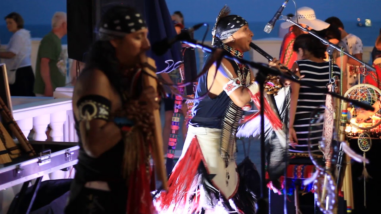 Слушать индейцев перу. Музыка индейцев Перу. Мелодии индейцев Перу. Группа из Перу в Анапе этномузыка. Видео индейцы,поют в Анапе.