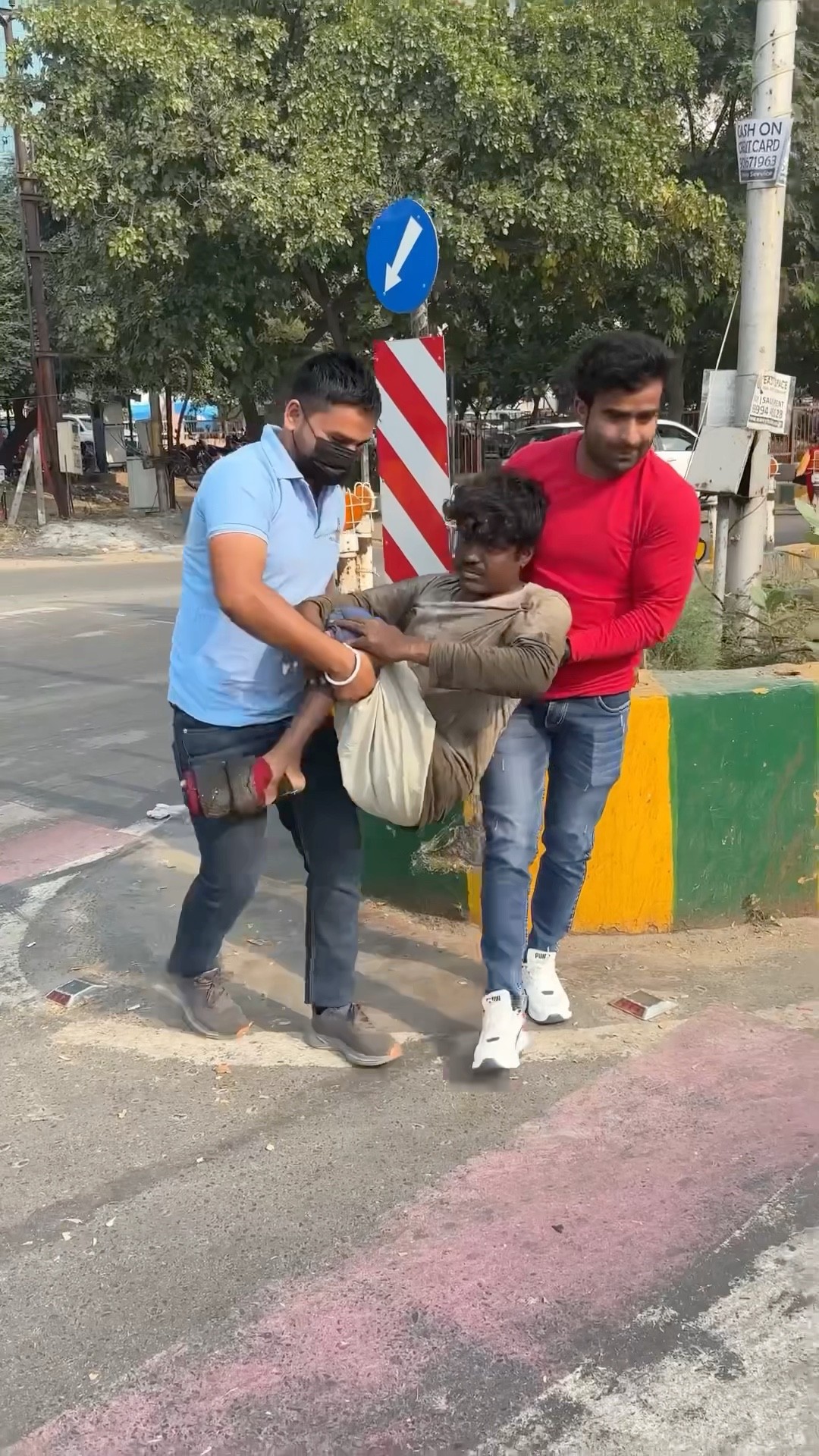 ऐसे सोने नहीं दूँगा मजबूरी मैं आपको ???#humanity #respect #helping #trending #viralvideo #youtube
