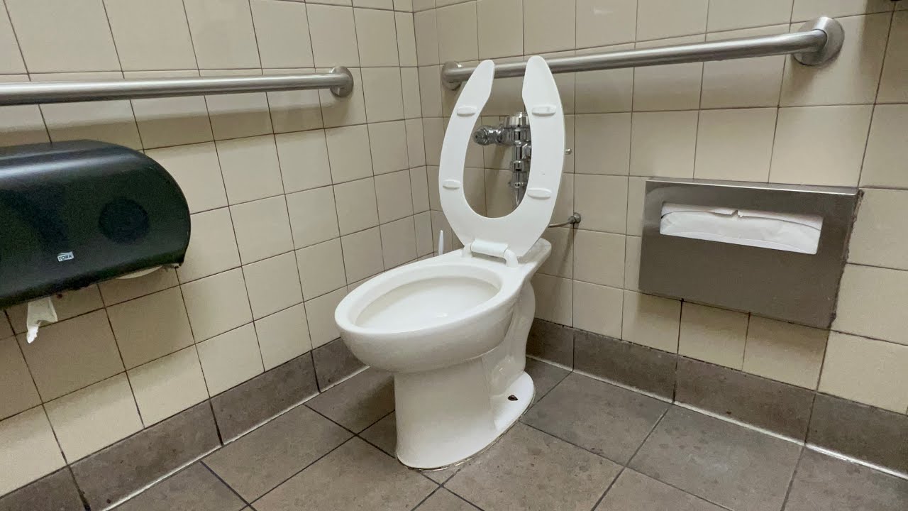 American Standard Madera Toilet Flush in Women’s Restroom | Trader Joe’s on Lake Ave., Pasadena ...
