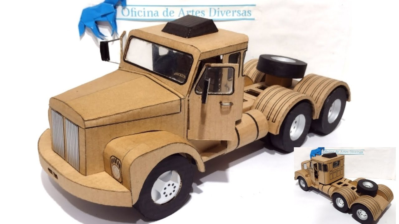 Scania jacaré feita de papelão