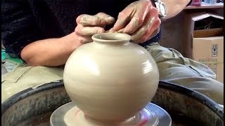 Making \/ Throwing a Spherical shaped Pottery vase on the wheel