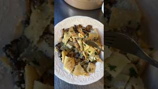 Pappardelle with Mixed Mushrooms, Thyme
& White Wine 🍝 #short