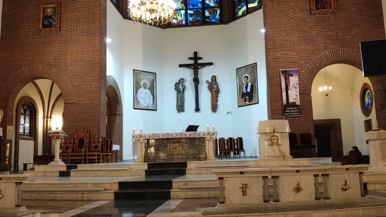 Przed mszą św. w Kościele świętego Maksymiliana Kolbe we Wrocławiu
