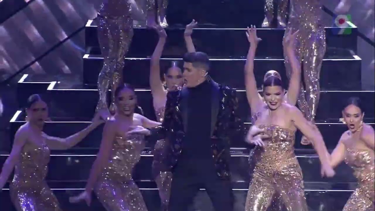 Majestuoso opening con Eddy Herrera y Hony Estrella | Premios Soberano 2025