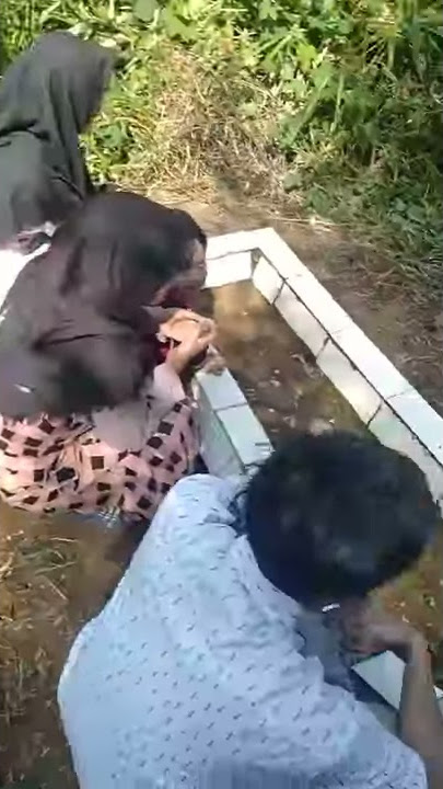 Ngelayat di makam nene kake😭😭