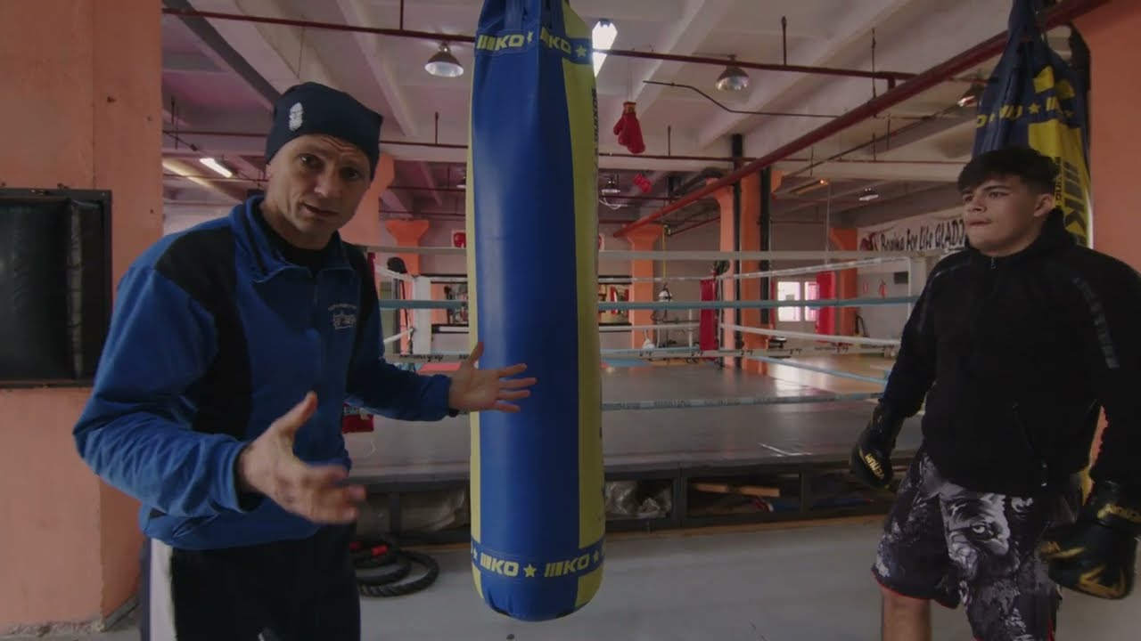 Brațul trebuie întins la directe?