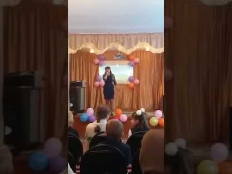Ангелина поет песню на казахском языке