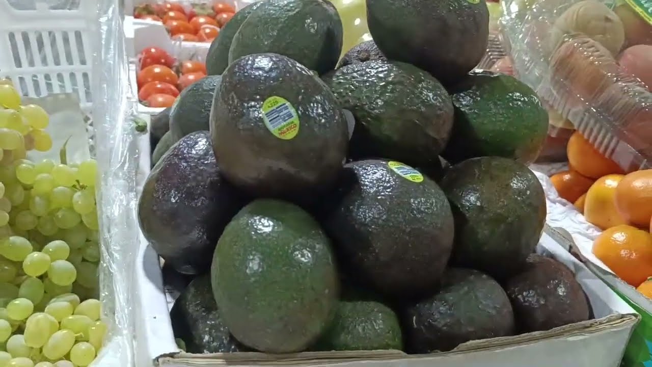 "DISCOVER FRESHNESS AT DUBAI'S PREMIERE PRODUCE HUB -RASAL KHOR FRUIT AND VEGETABLE MARKET 🍓🥒🍆