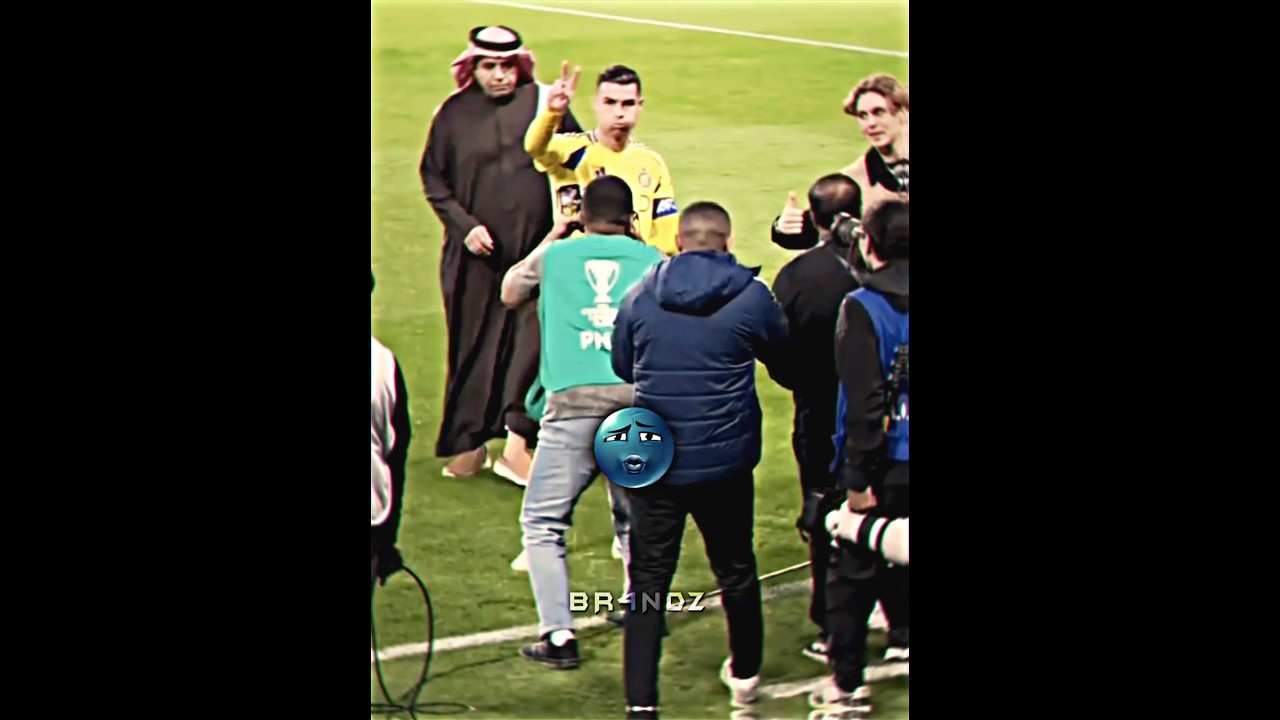 Cameraman knows how to get reach😂 