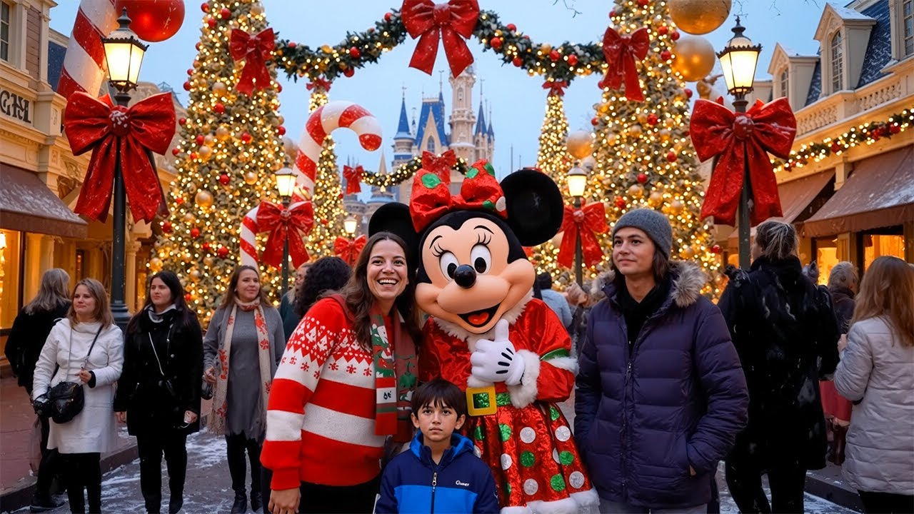 [4K] Christmas at Disneyland 2025 🎅 Full Parade, Characters & Festive Winter Atmosphere
