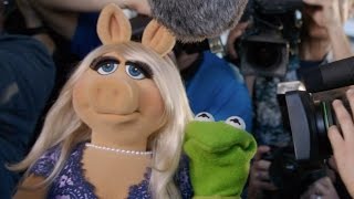 Kermit Gets Set Up Feat Miss Piggy Kermit The Frog Julie Bowen Viola Davis And Joel Mchale