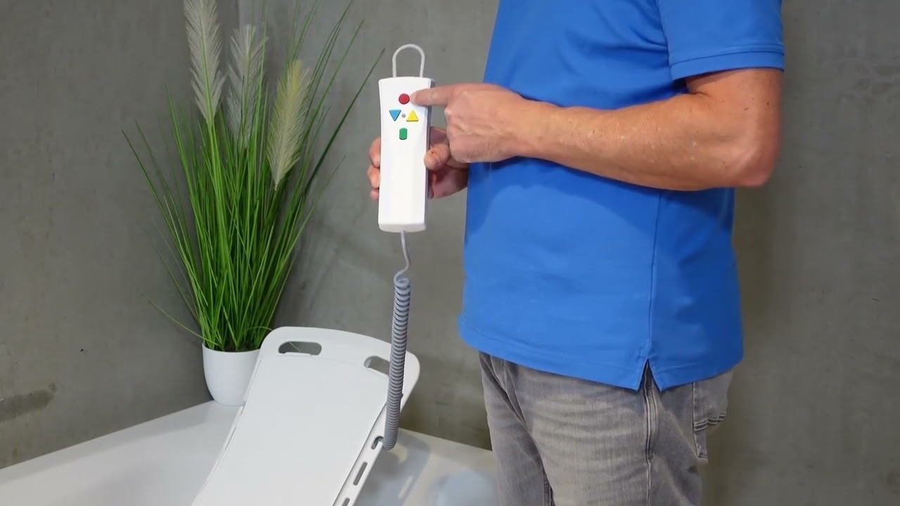 Wie handhabe ich einen Badewannenlifter?