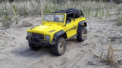 RC models Axial Dingo scx10, land rover defender 90 scale driving