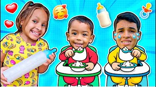 Gatinha das Artes finge ser babá de novos irmãos bebês | Pretend Play nanny with Friends