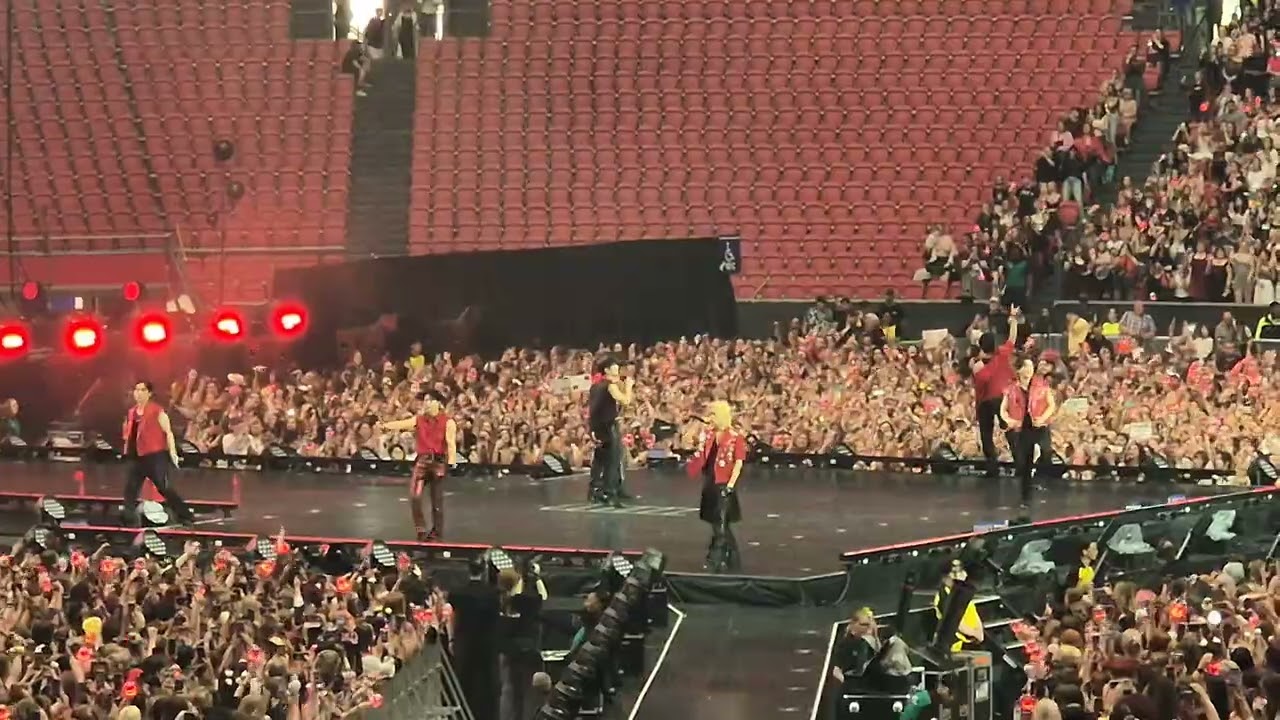 STRAY KIDS - God's Menu - DominATE Tour in Amsterdam