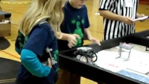 FLL 2011 Cara & Grace robot table run (99Points)