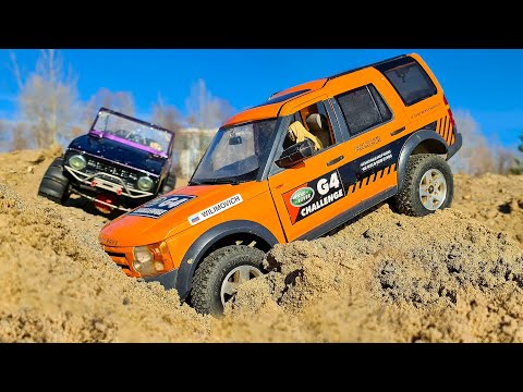 Land Rover Discovery and Ford Bronco Sand Storm Racing