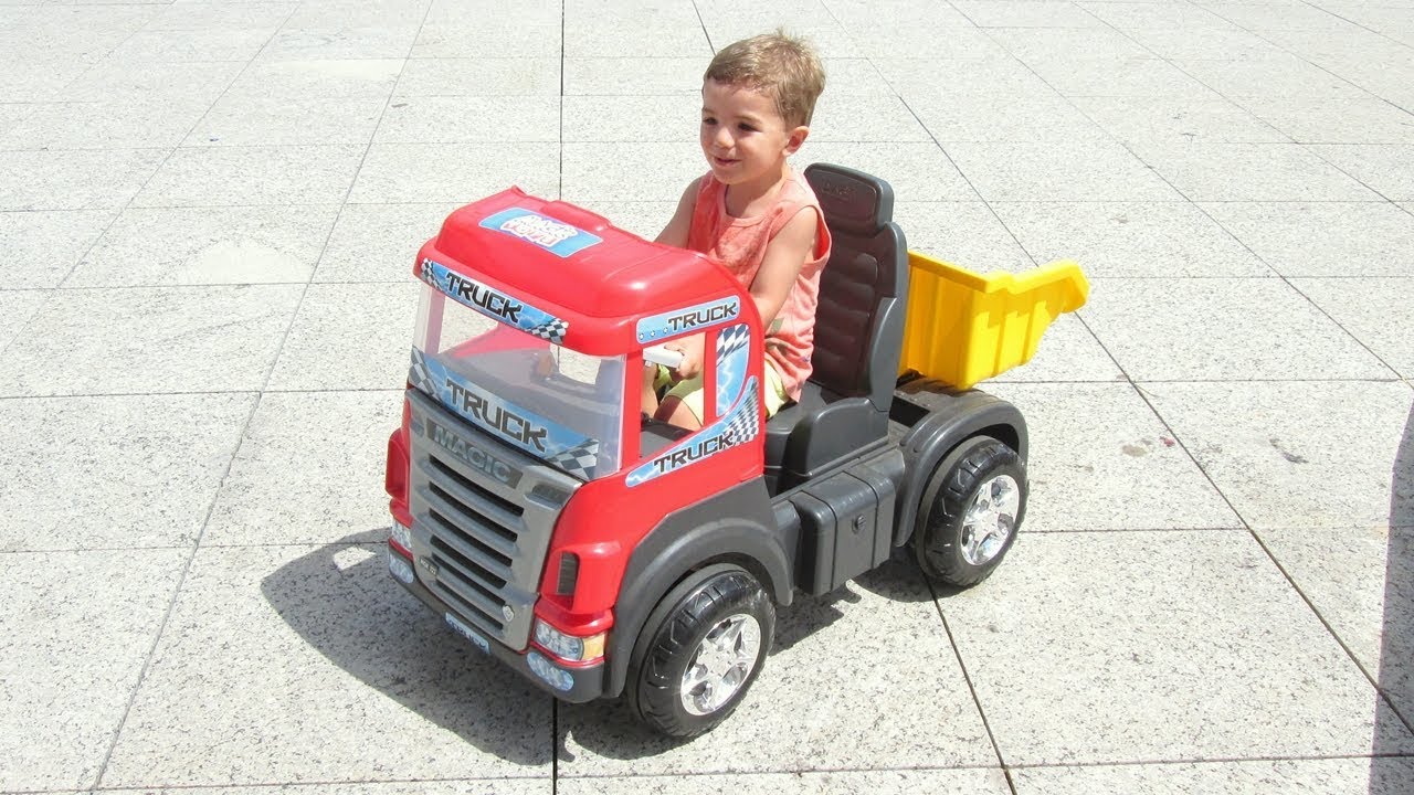 Caminhão De Pedal Vermelho Magic Toys Gigante Menino Brincar