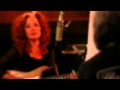 Capture de la vidéo Bonnie Raitt & David Lindley: Behind The Scenes Recording "Everywhere I Go"