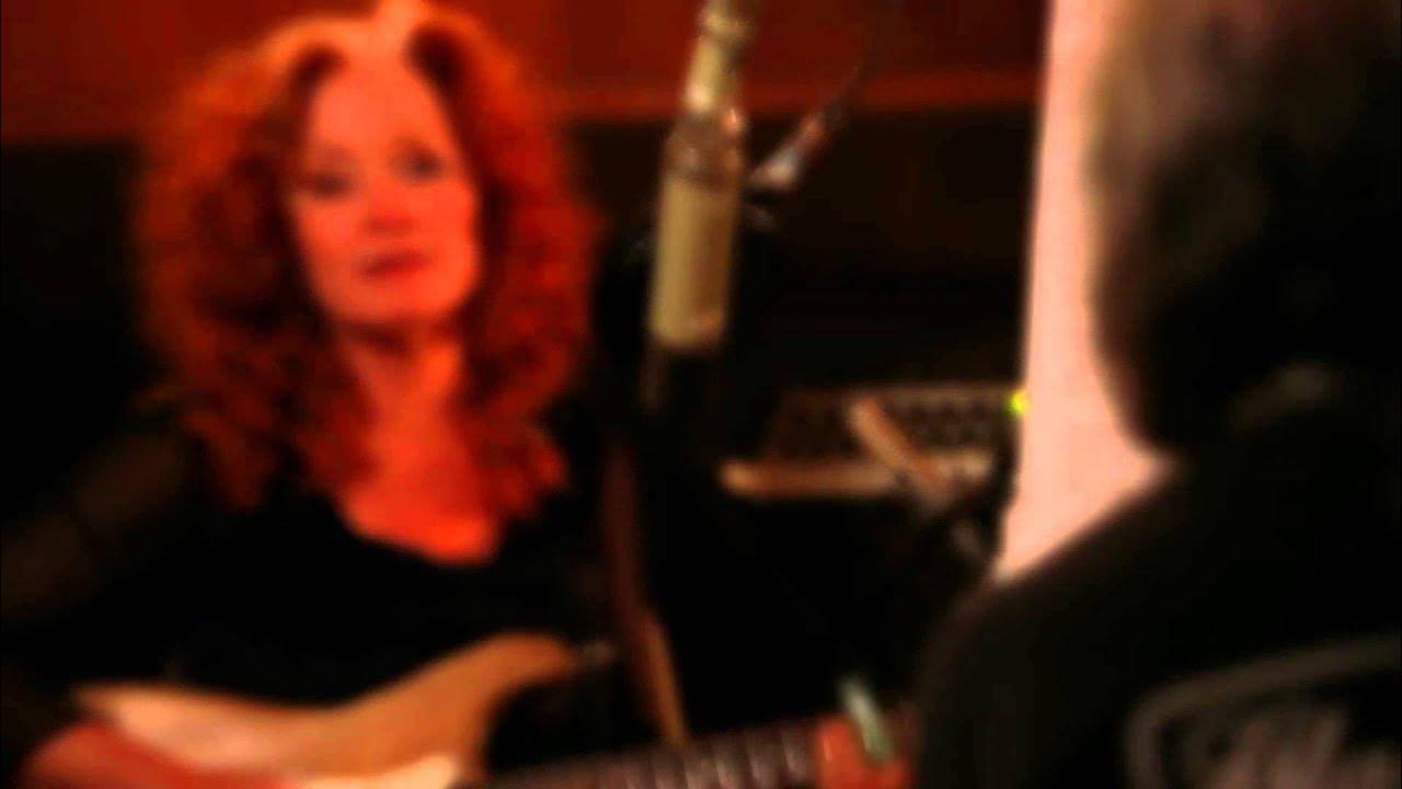 Bonnie Raitt & David Lindley: Behind the Scenes recording "Everywhere I Go" Bonnie Raitt & David Lindley: Behind the Scenes recording "Everywhere I Go"