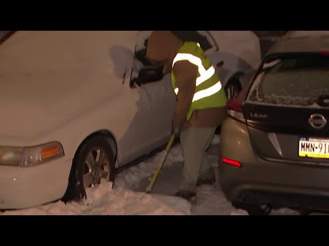 Neighbors dig out in Manayunk after storm - YouTube