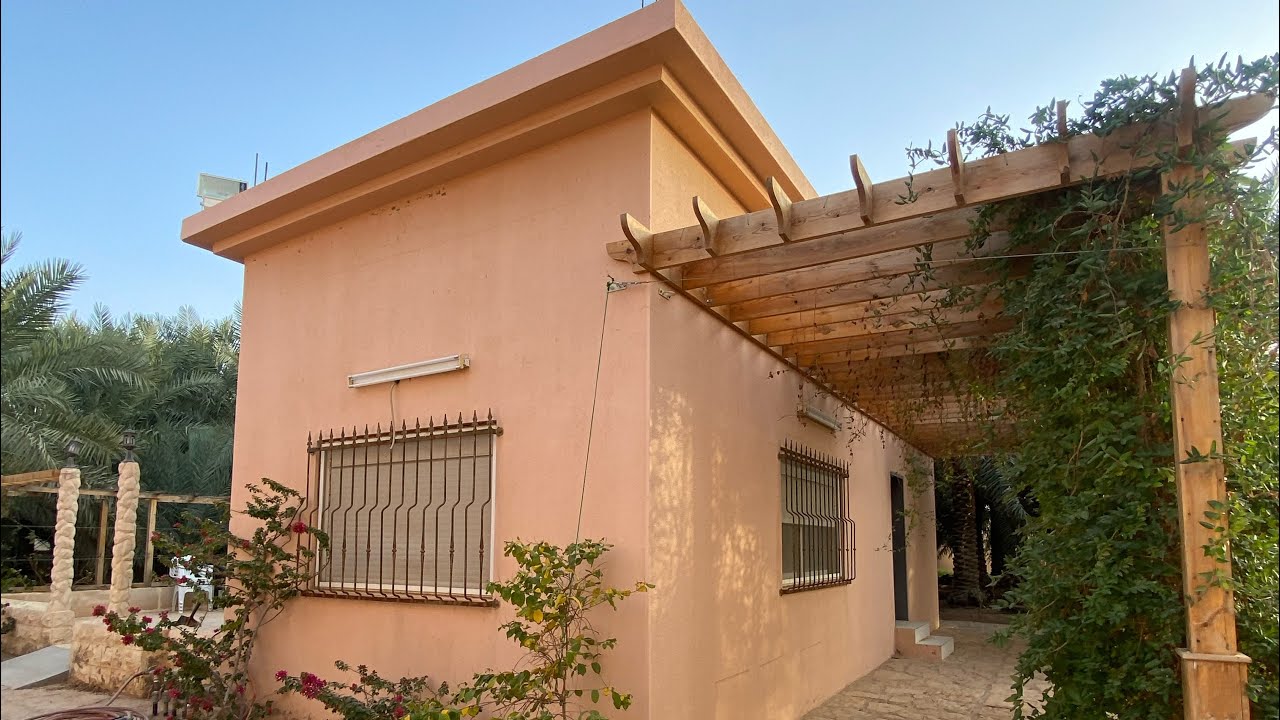 للبيع مزرعة سكنية عنيزة حي الكتيب غرب جنوب عنيزة بمساحة 7450 م 3 شوارع