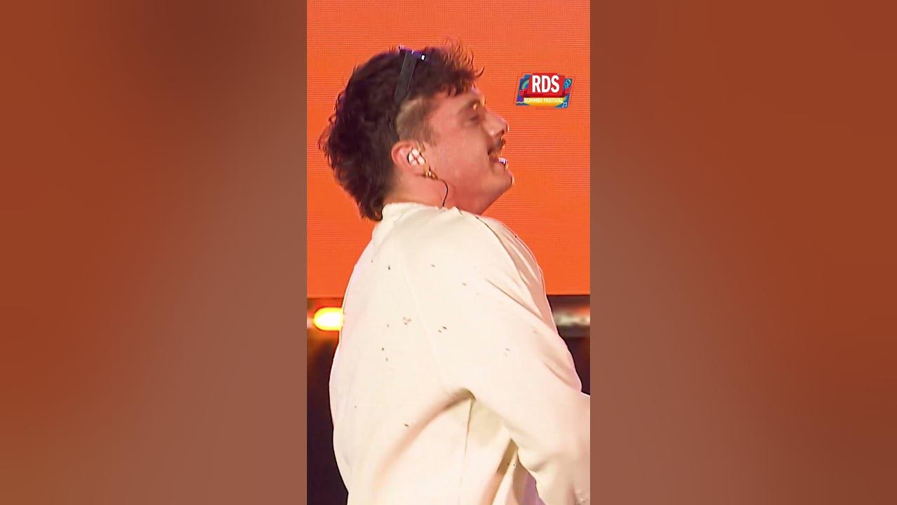 Olly canta live "Depresso fortunato"