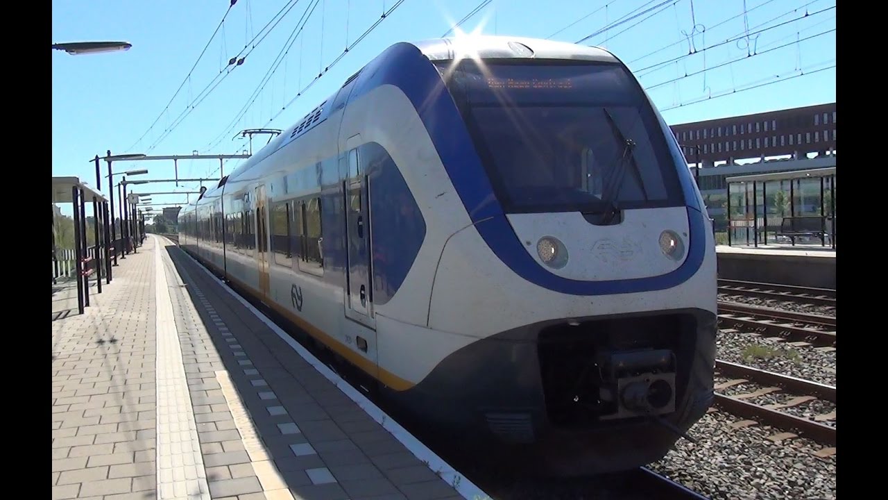 SLT 2427 vertrekt uit Station Den Haag Ypenburg - YouTube