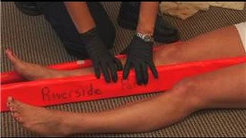 Emergency Medical Care : How to Splint a Fracture of the Lower Leg