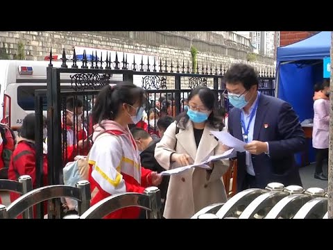 Επιστροφή στα σχολεία για τους κινέζους μαθητές