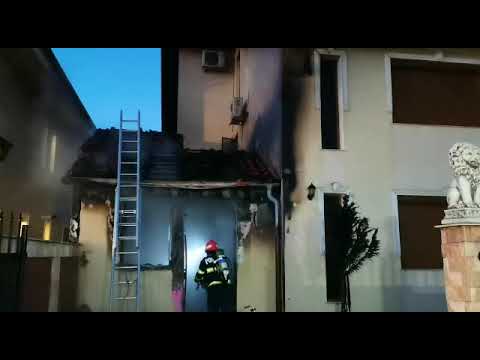 Incendiu langa Timisoara. Duplex cuprins de flacari la Mosnita Noua