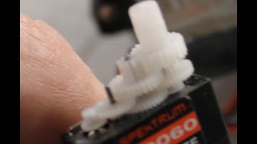 Hakology - Blade 180 cfx - spektrum 2060 sub-micro servo rebuild. (How to install a new gearset.)