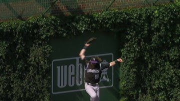 COL@CHC: Blackmon crashes into the wall to make grab