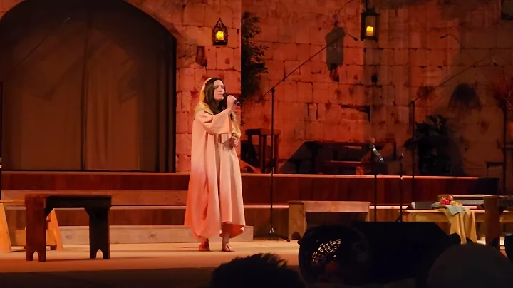 Hailee-Noel (West End Christmas Performance)