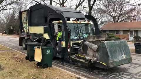 Groot Garbage Truck: Kann Front Loader With Curotto Can