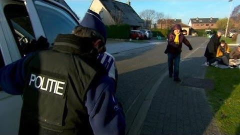 "Hij heeft in zijn buik gestoken!" | De Buurtpolitie | VTM