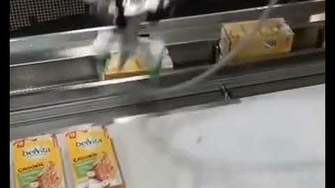 Robot hand spider type high speed pick sorting system for cookie biscuit box case