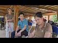 Hoang helped Chien persuade the woman and resolve the issue gently and calmly.