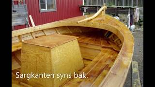 Traditionellt sätt att bygga träbåtar i Sydösterbotten i Kristinestad.