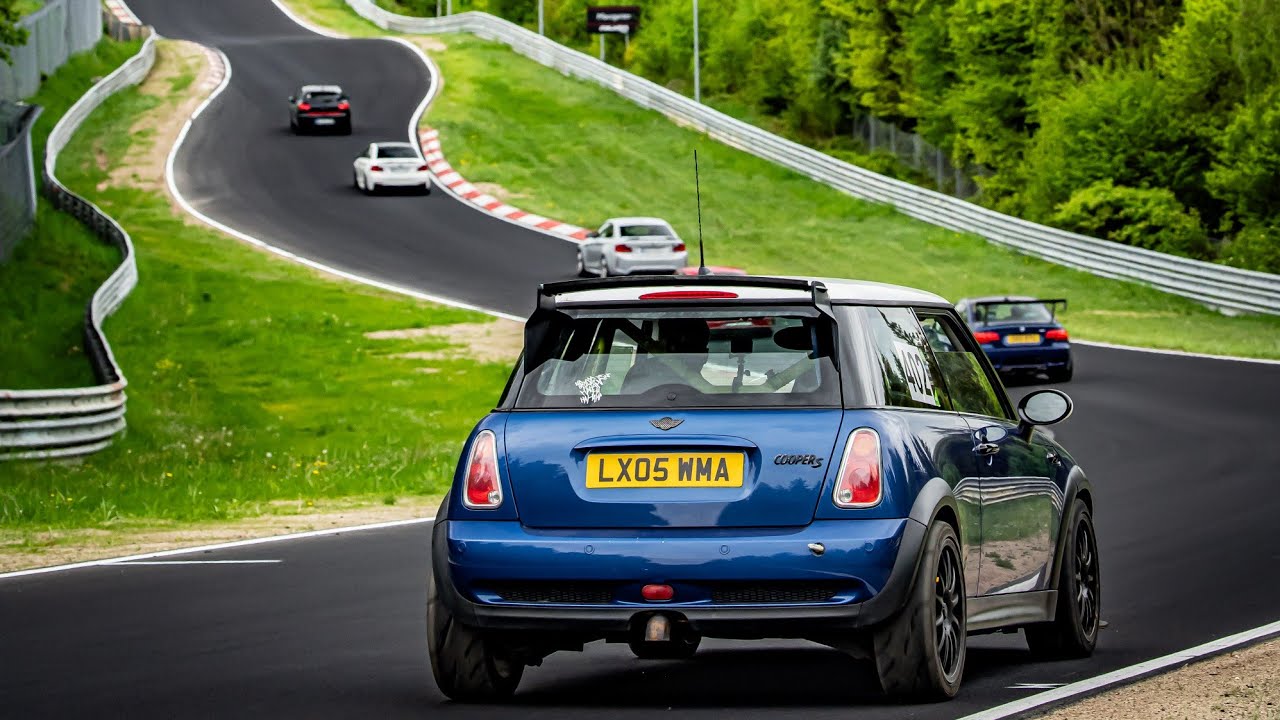 Mini cooper s R53 attacks nurburgring -POV HOT LAP!!