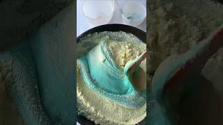 An immersive process of making "strawberry-only snowflake crisps" using sugar-free marshmallows