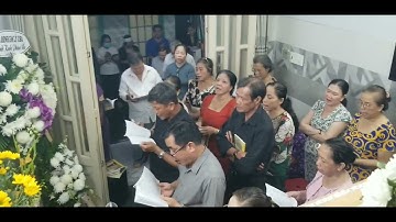 GIÁO DÂN KHU THÁNH MẪU DÂNG KINH NGUYỆN CẦU CHO LINH HỒN PHÊRÔ.