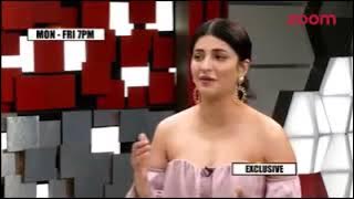 😱Shruti hasan nipple slip during live interview😱😱😱।Embarrassing moment of Superstar
