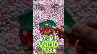 Mencari dan menemukan Yupi Gummi Pizza didalam butiran styrofoam #huntingjajan #jajanan #jajan