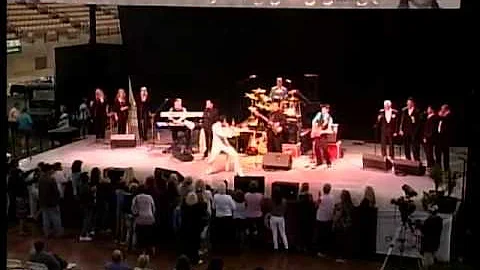 Shawn Klush "Ultimate Elvis Tribute Artist" with C...