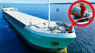 🚢🎨 MAINTAINING A SHIP WHIST AT SEA! ⚓🌊 Watch crewmates paint BULK CARRIER Waterway Shipspotting 🌊
