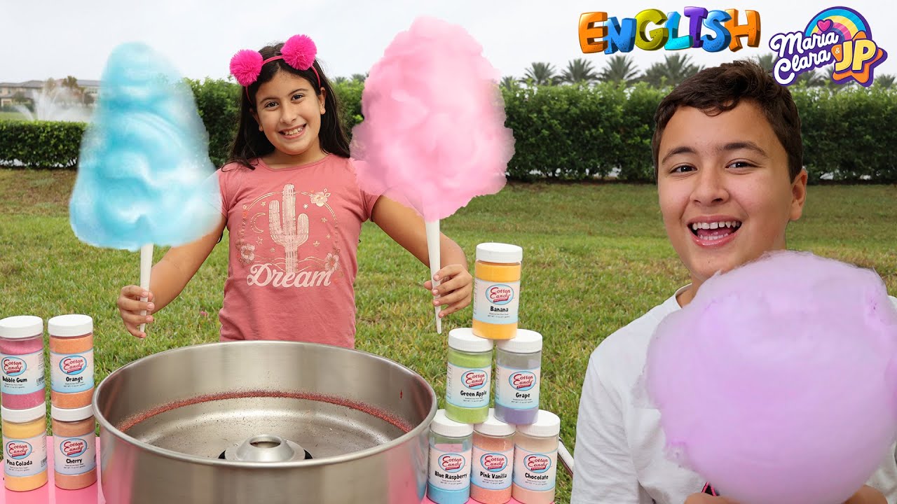 Maria Clara is a cotton candy seller | Candy machine! 🍭