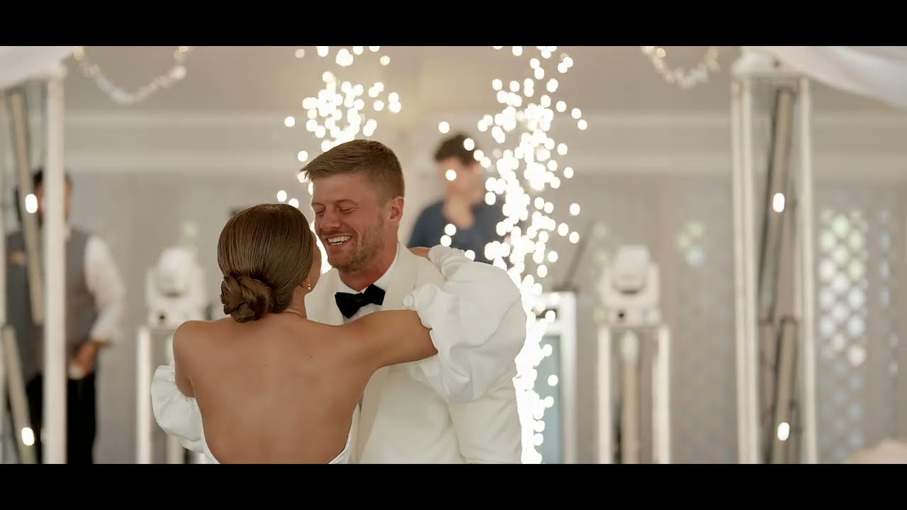 Lilli + Brandon | Charlevoix Michigan Wedding | Castle Farms