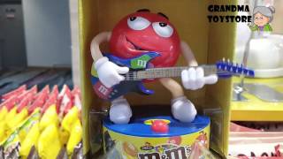 Unboxing TOYS Review/Demos - M&M's Red Guitarist Rockstar Musical Candy Figures